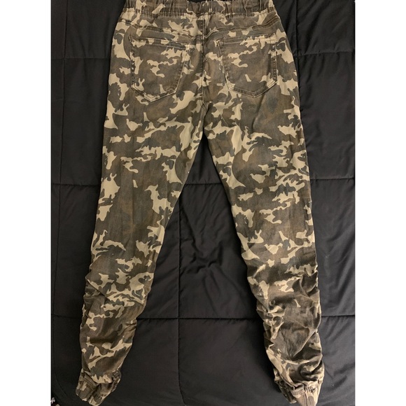 Camo Joggers - Picture 2 of 2